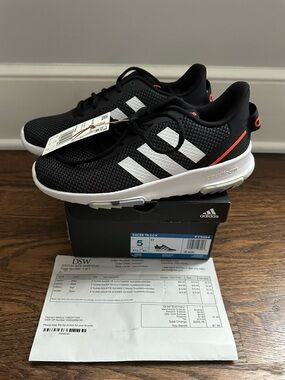 Adidas boys Racer TR 2.0K sneakers black white size 5 youth NIB